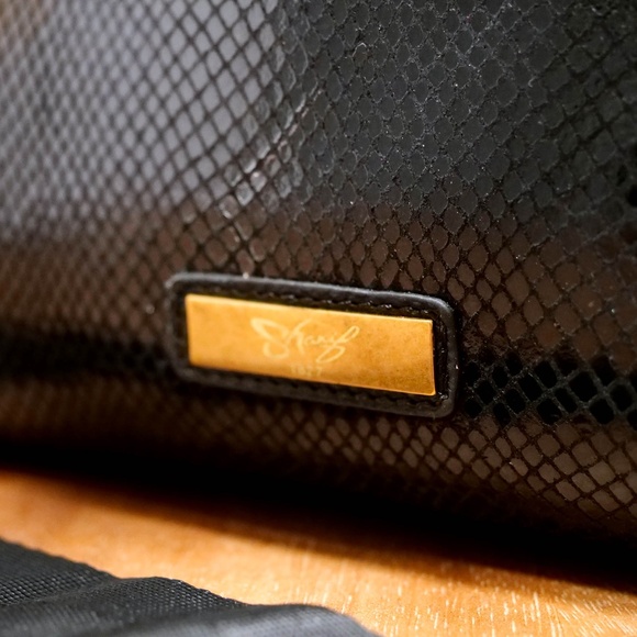 Sharif 1827 Black Crossbody Bag with Lion Head Detail, with Pink Cardholder - Picture 5 of 15